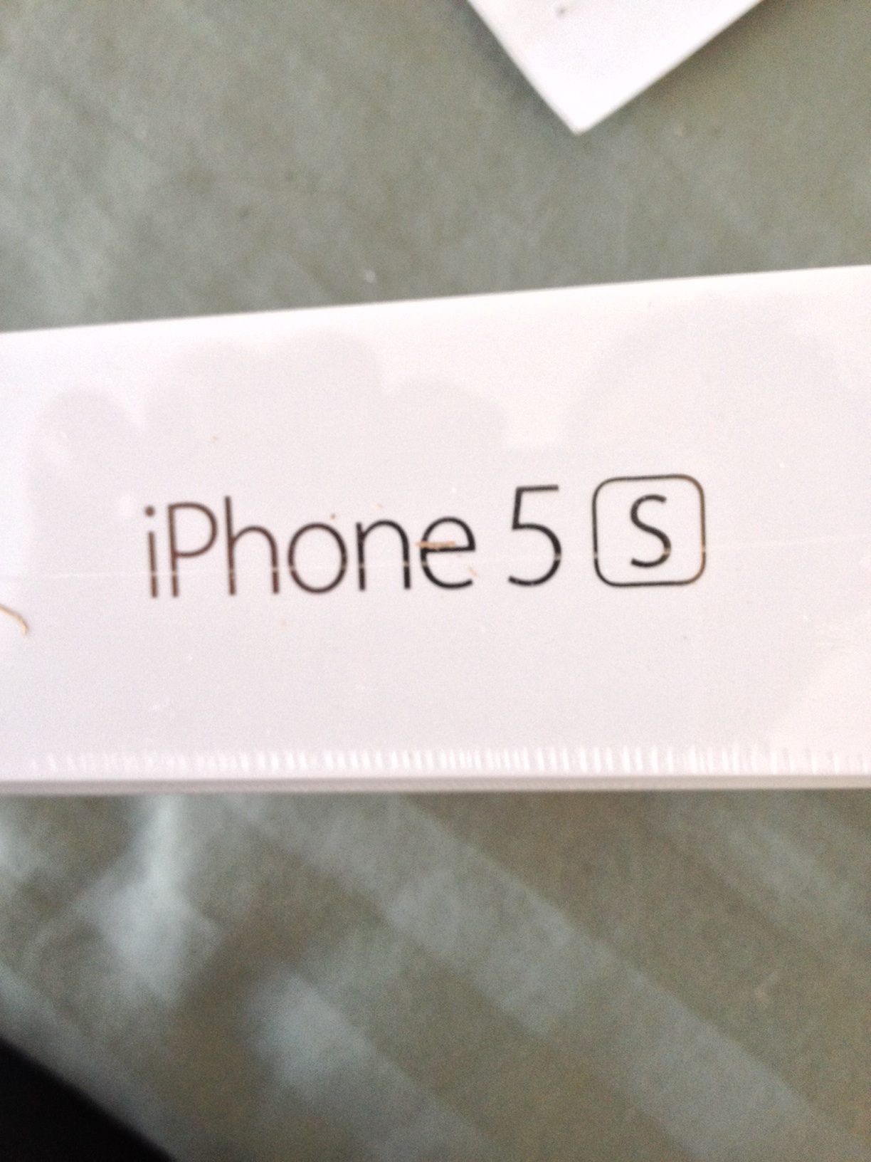 iphone 5 s gold.jpg
