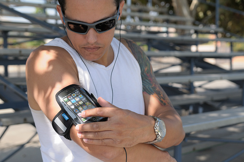 iphone-5-xl-armband-strapped.jpg