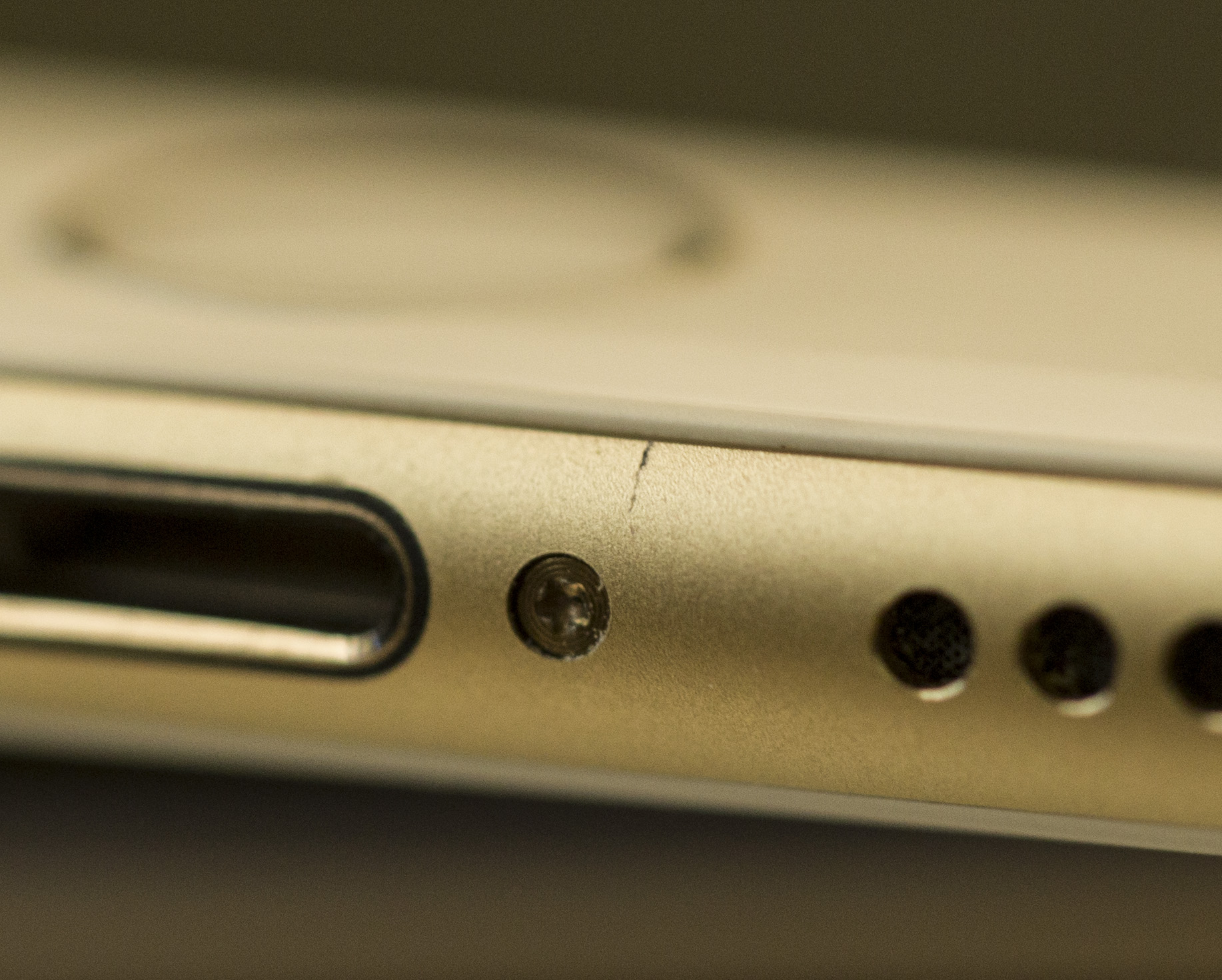 iphone 6 crack 100% crop.jpg