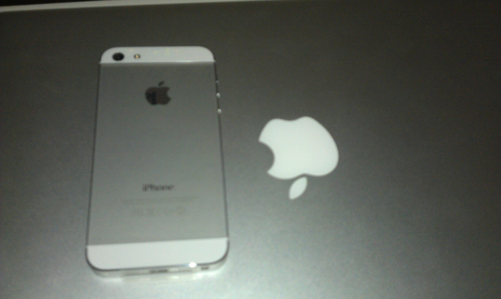 iphone and mac.jpg