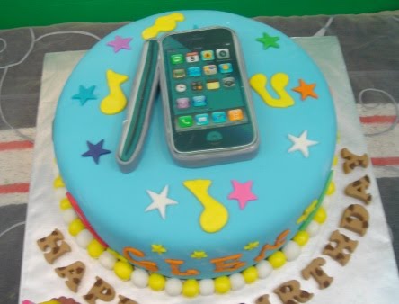 iphone cake 2.jpg