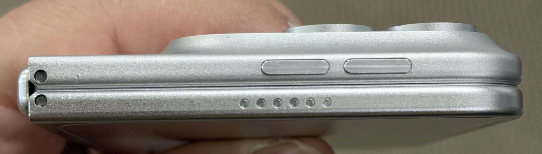 iPhone Ultra top edge.png