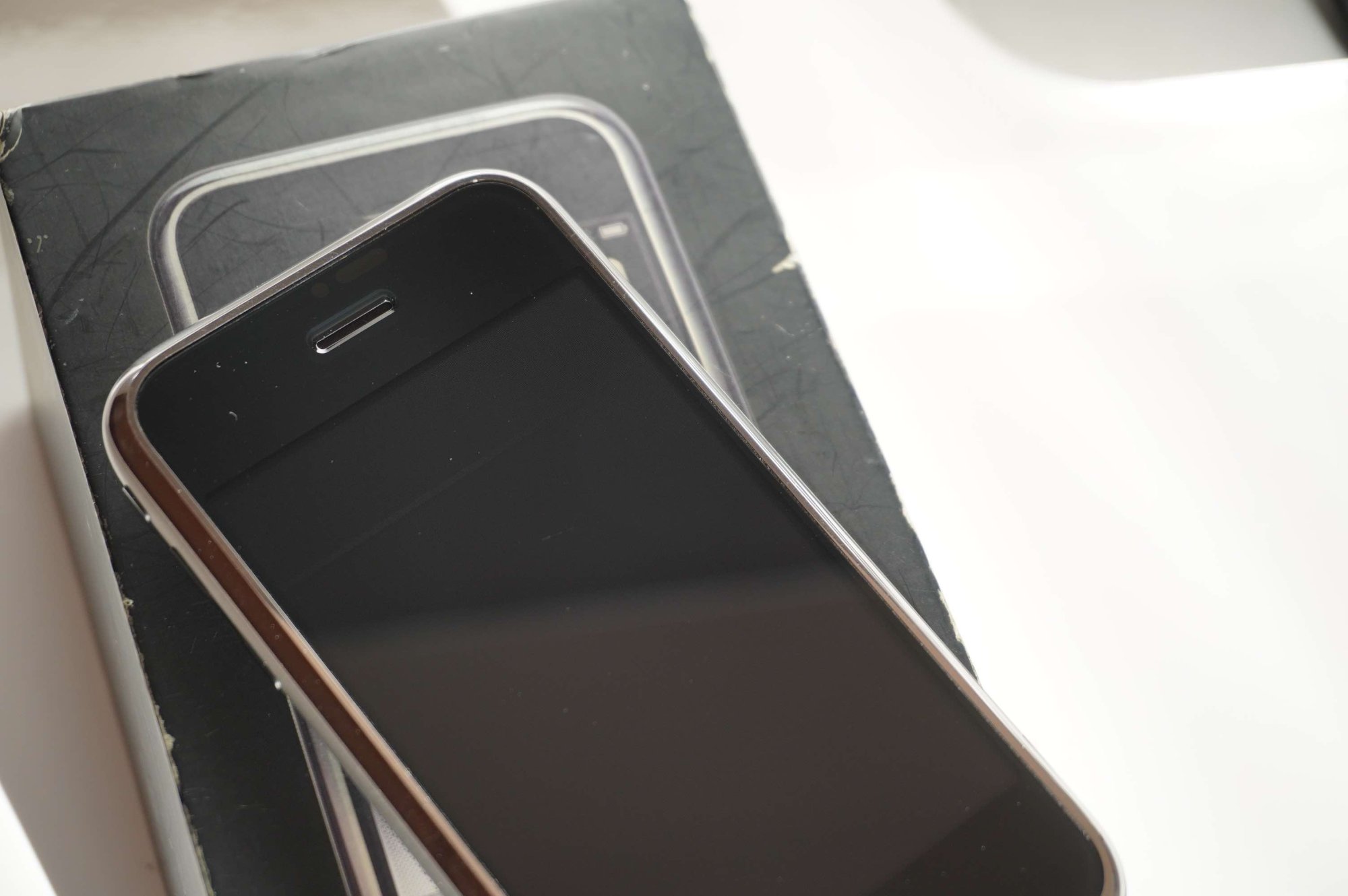 iPhone2G_1.jpg