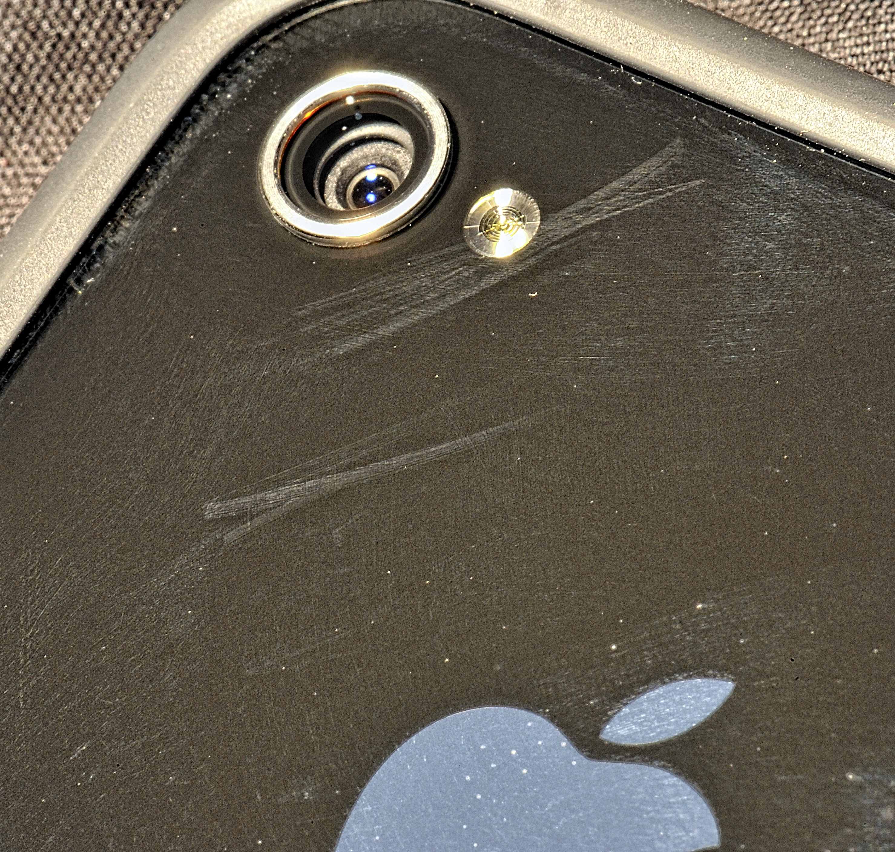 iPhone4Scratch_Enhanced.jpg