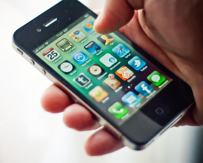 IPhone_4_in_hand.jpg