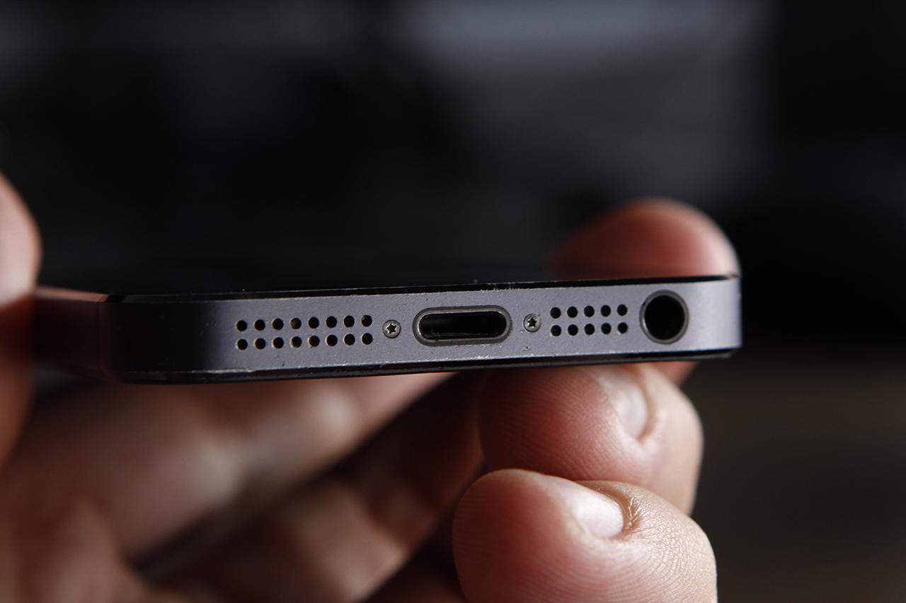 iPhone_bottom.jpg