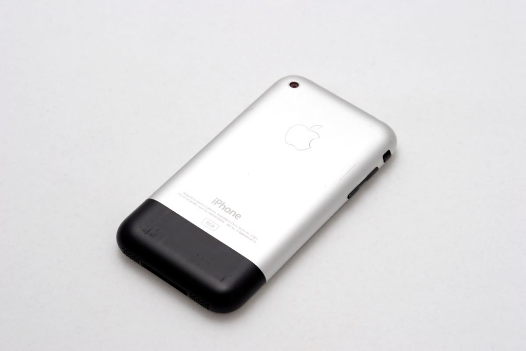 IPhone_First_Generation_8GB_(3680480234).jpg