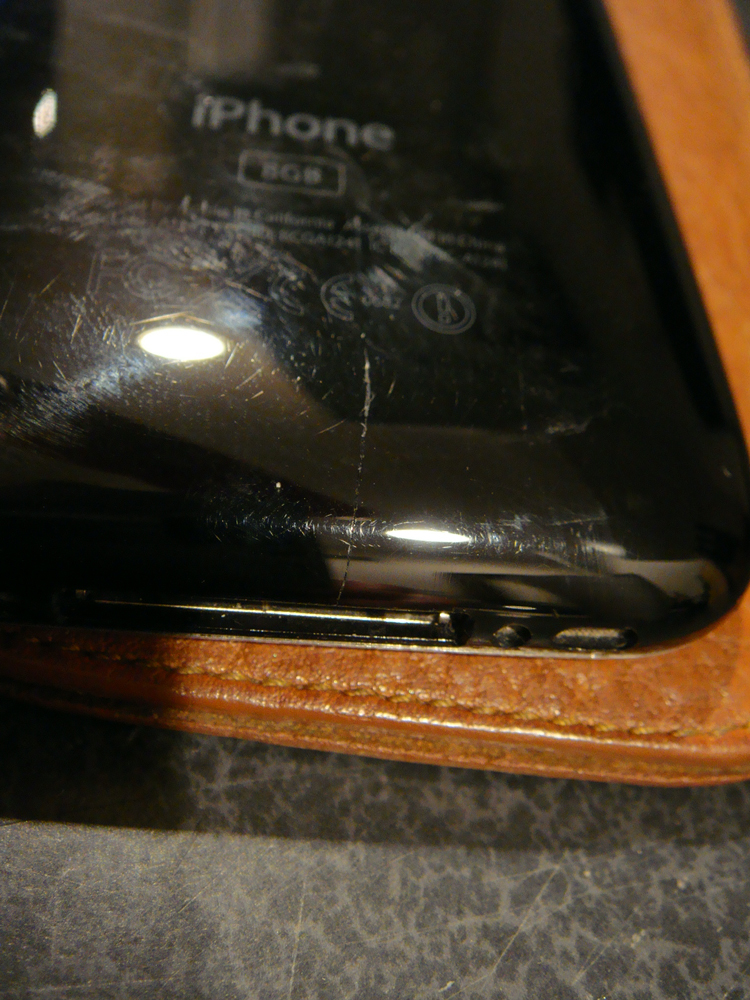 iphonecrack2.jpg