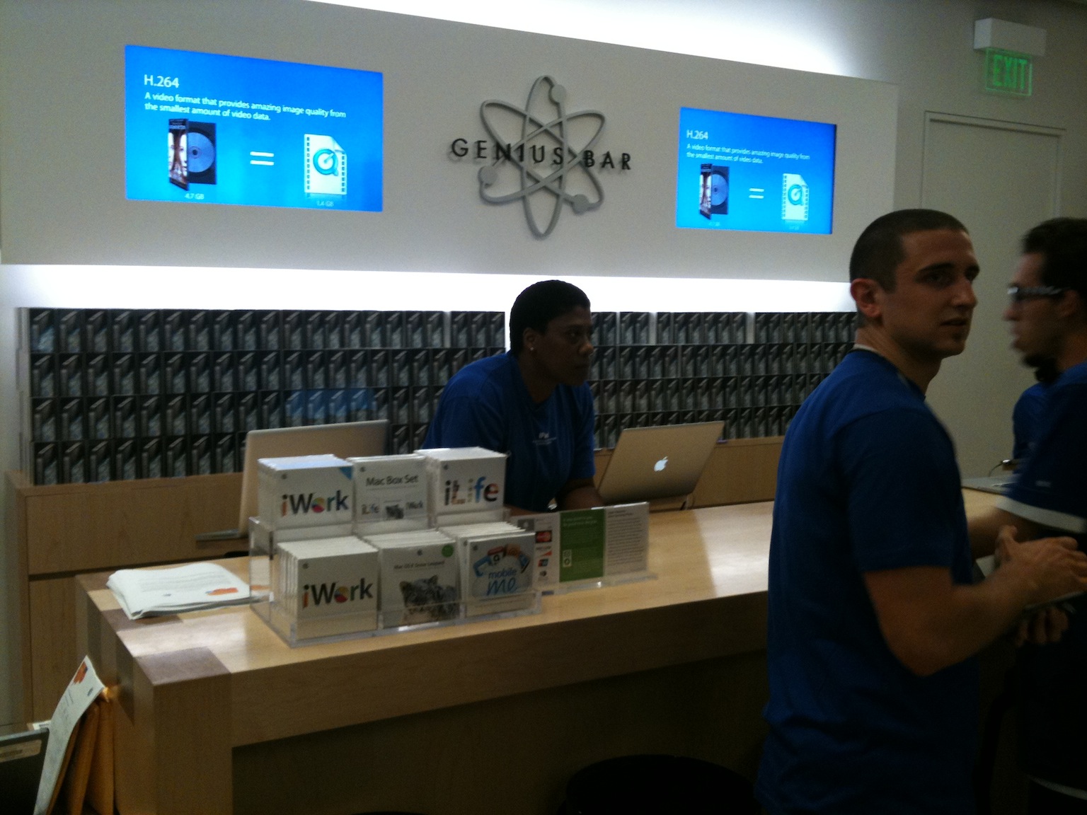 iphones.jpg
