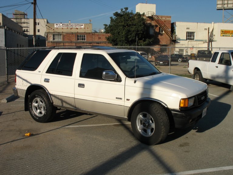 Isuzu Rodeo.jpg