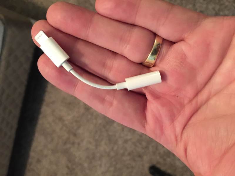 lightning-headphone2.jpg