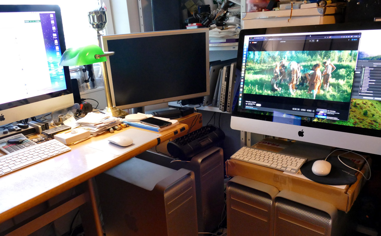Mac setup right hand side.JPG