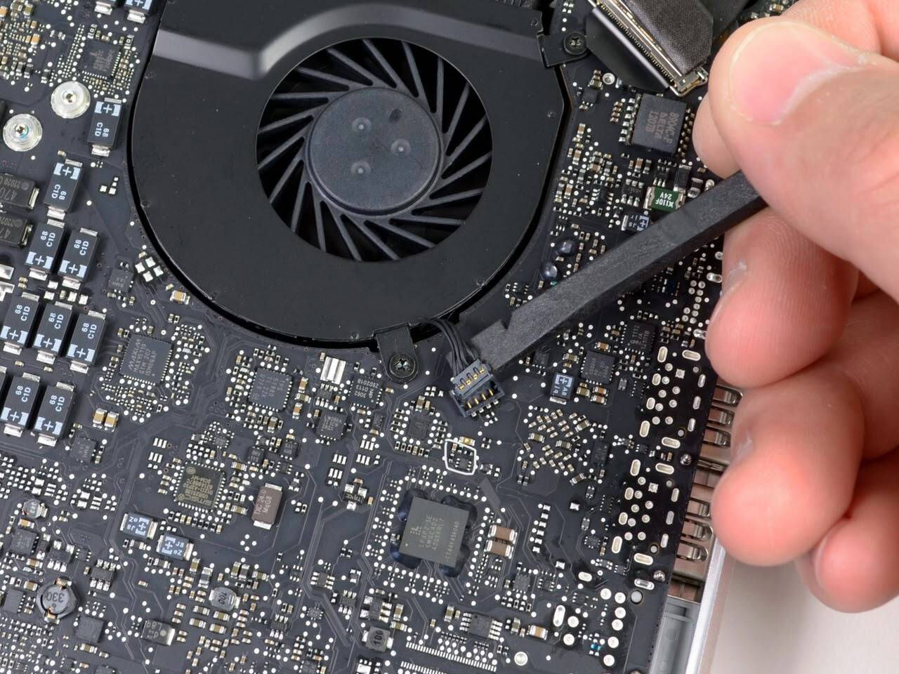 macbook pro a1286 macrumors.jpg
