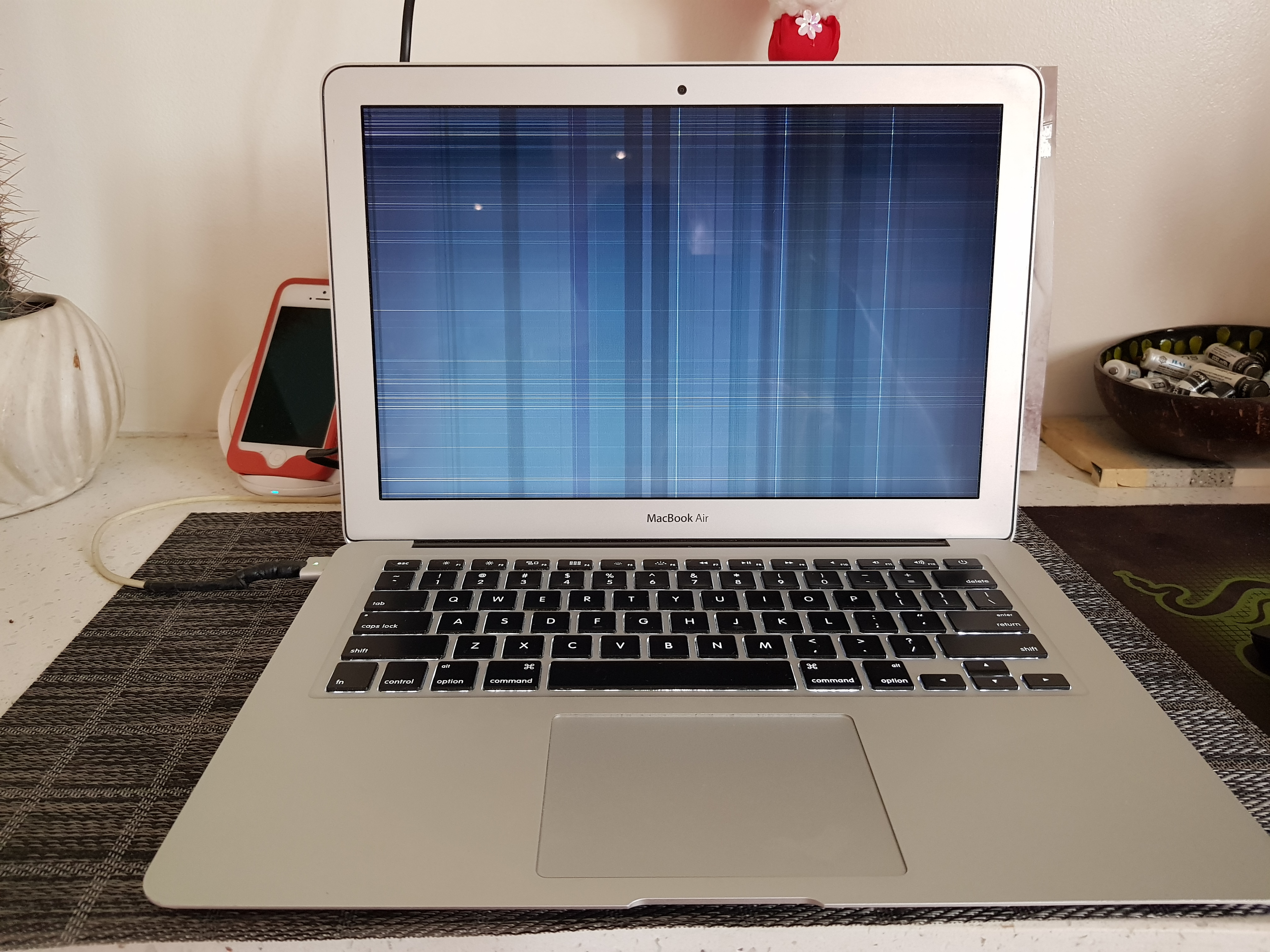 MB Screen Issue .jpg