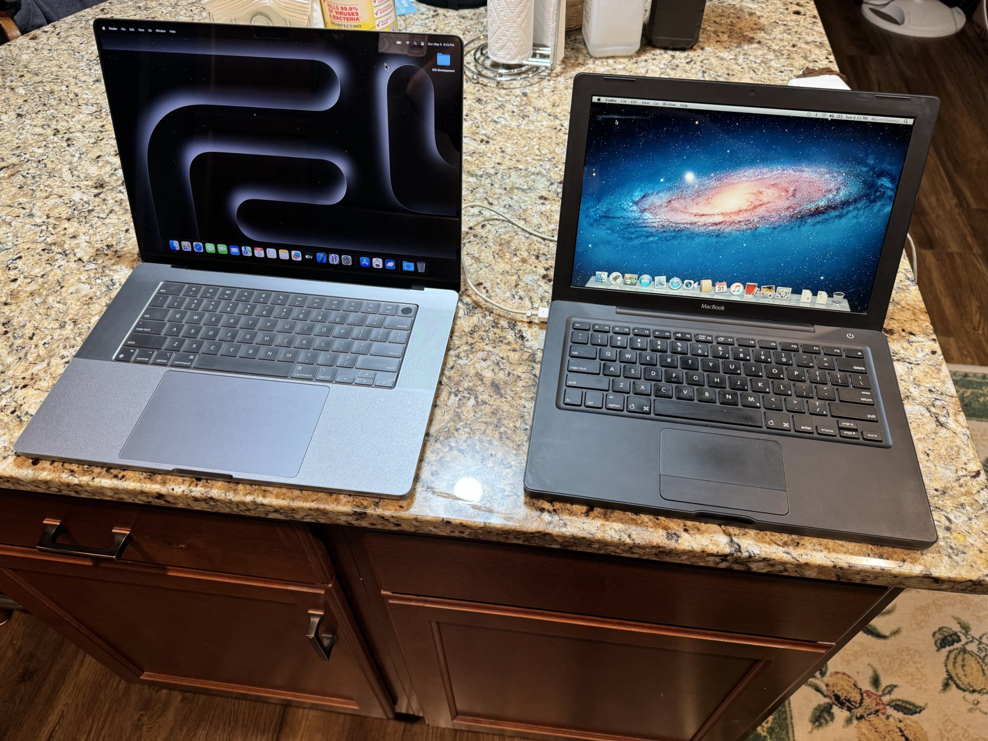 MBP16M1_vs_BlackBook_front.jpg