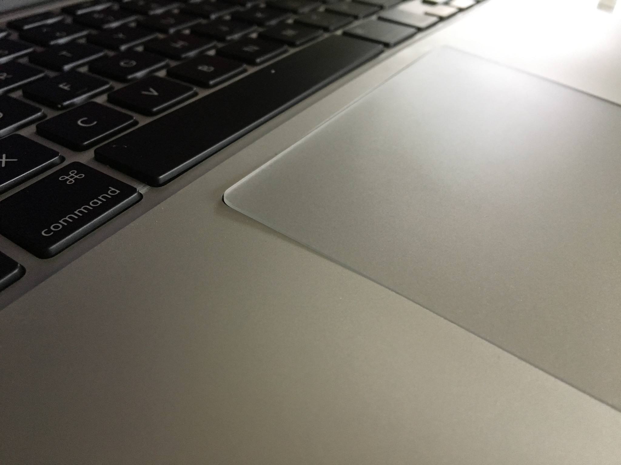 MBP_trackpad_bulge.jpg
