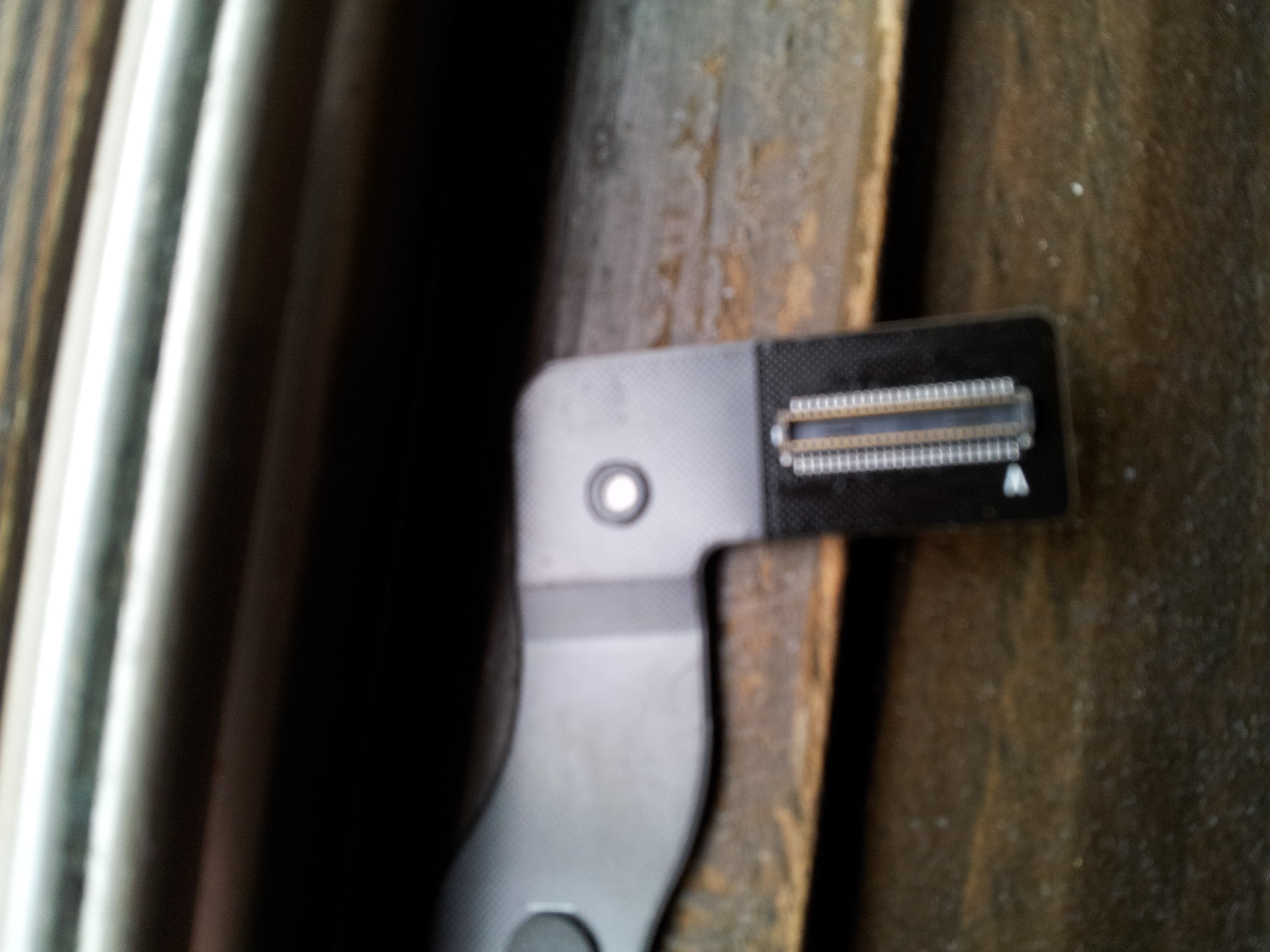 mid2012 air cable1.jpg