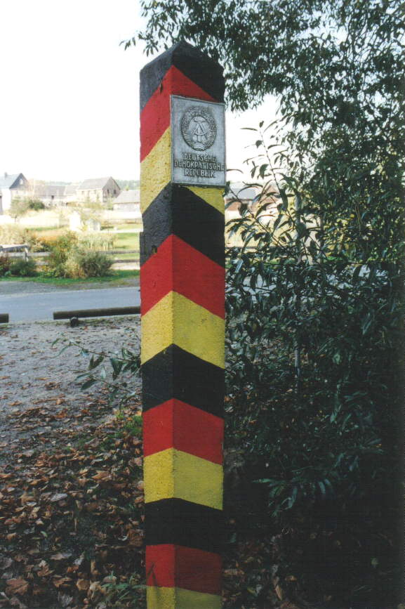 Mödlareuth_Grenzsäule.jpeg
