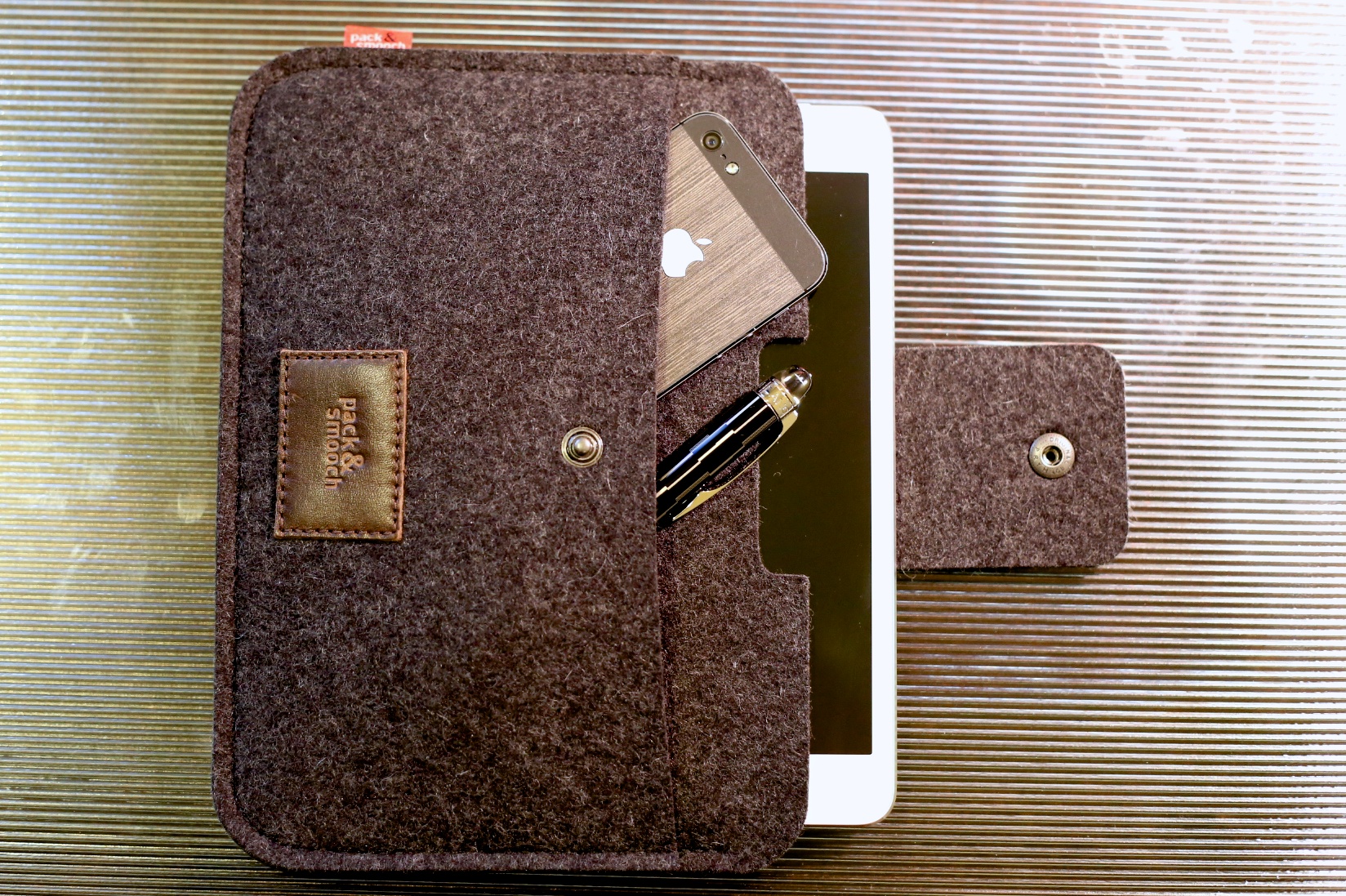 pack & smooch iPad mini 1.jpg