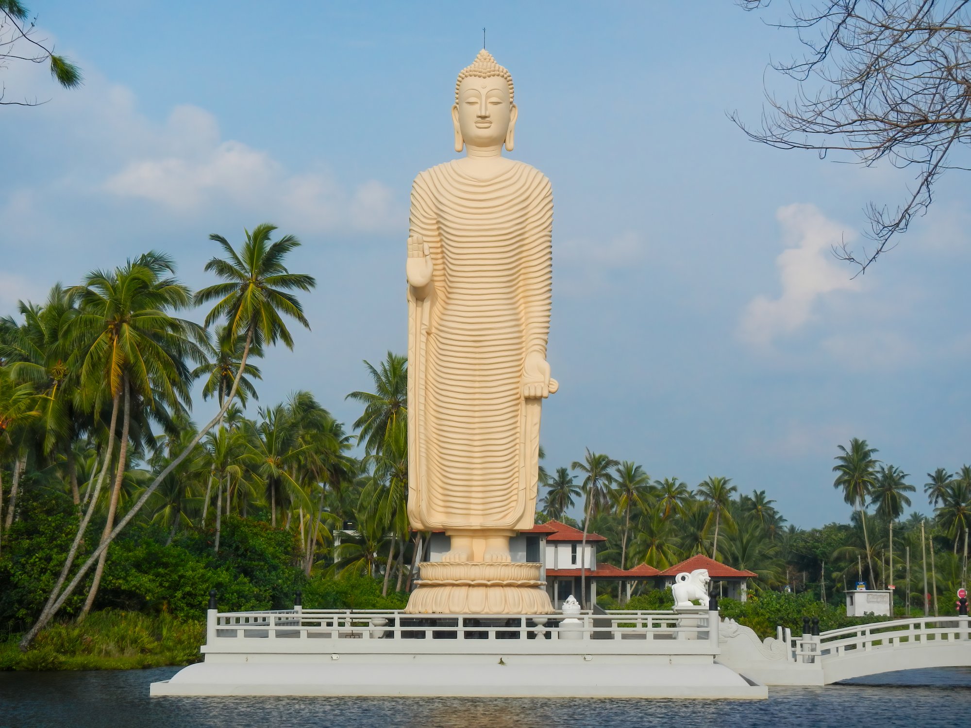 Peraliya Tsunami Memorial .jpg