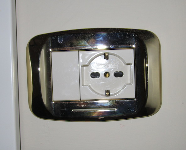 Plug 1 modern universal.jpg
