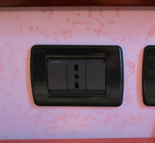Plug 2 EuroPlug 2p and Italian 3p.jpg