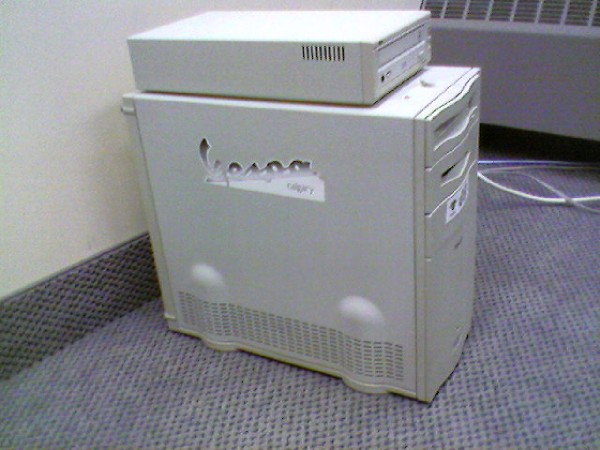 powermac8500180_left.jpg