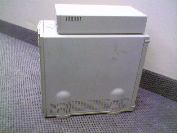 powermac8500180_right.jpg