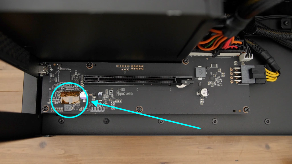 razer-core-x-egpu-thunderbolt-3-controller-board copy.png