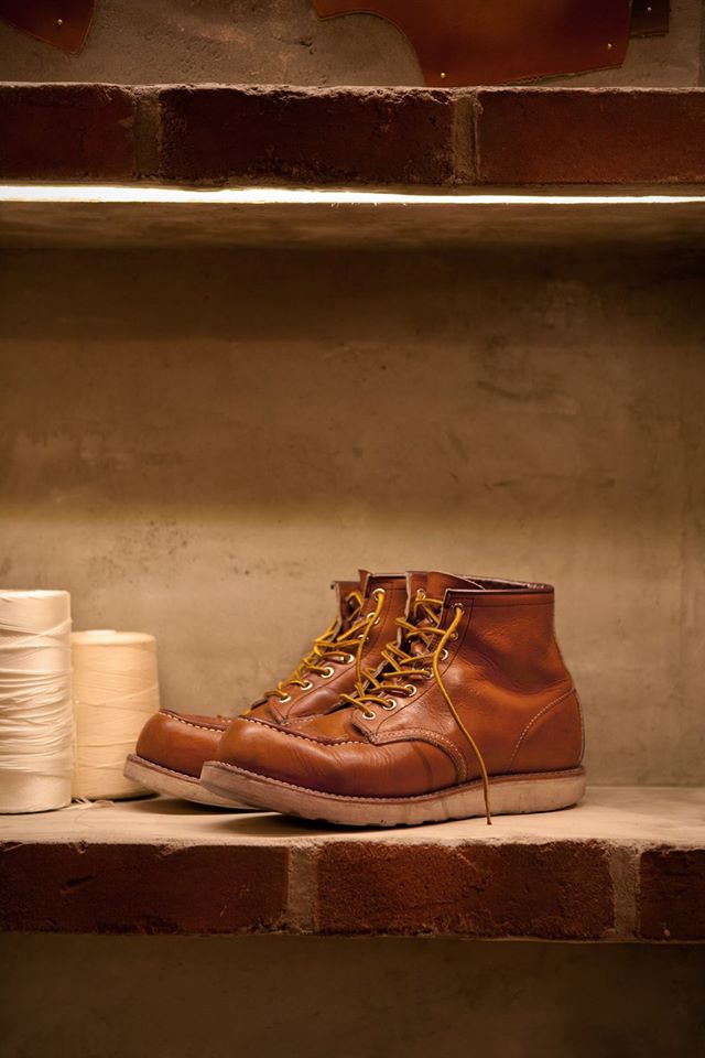 redwingbootsage.jpg