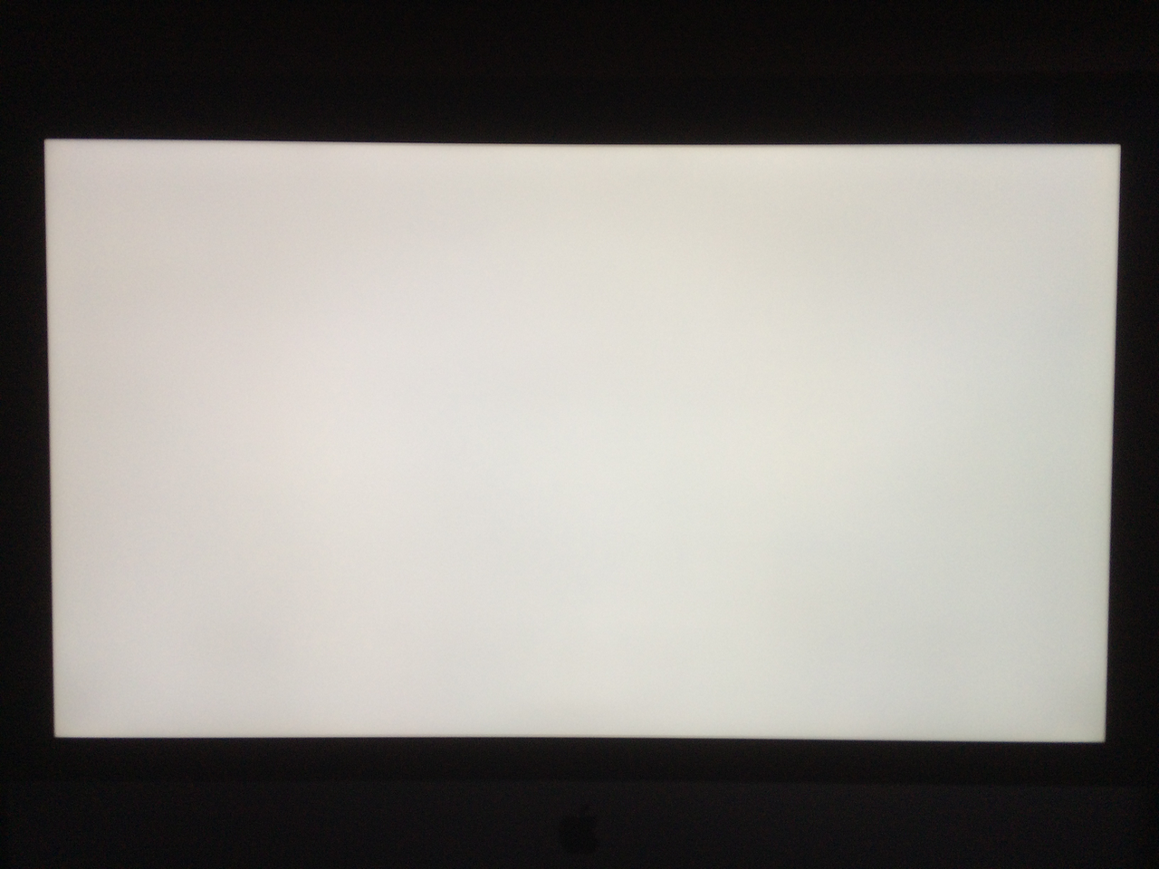 Retina iMac Uneven Yellowing.png
