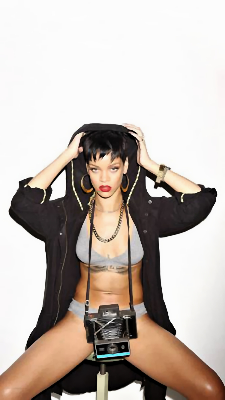 Rihanna 03.png