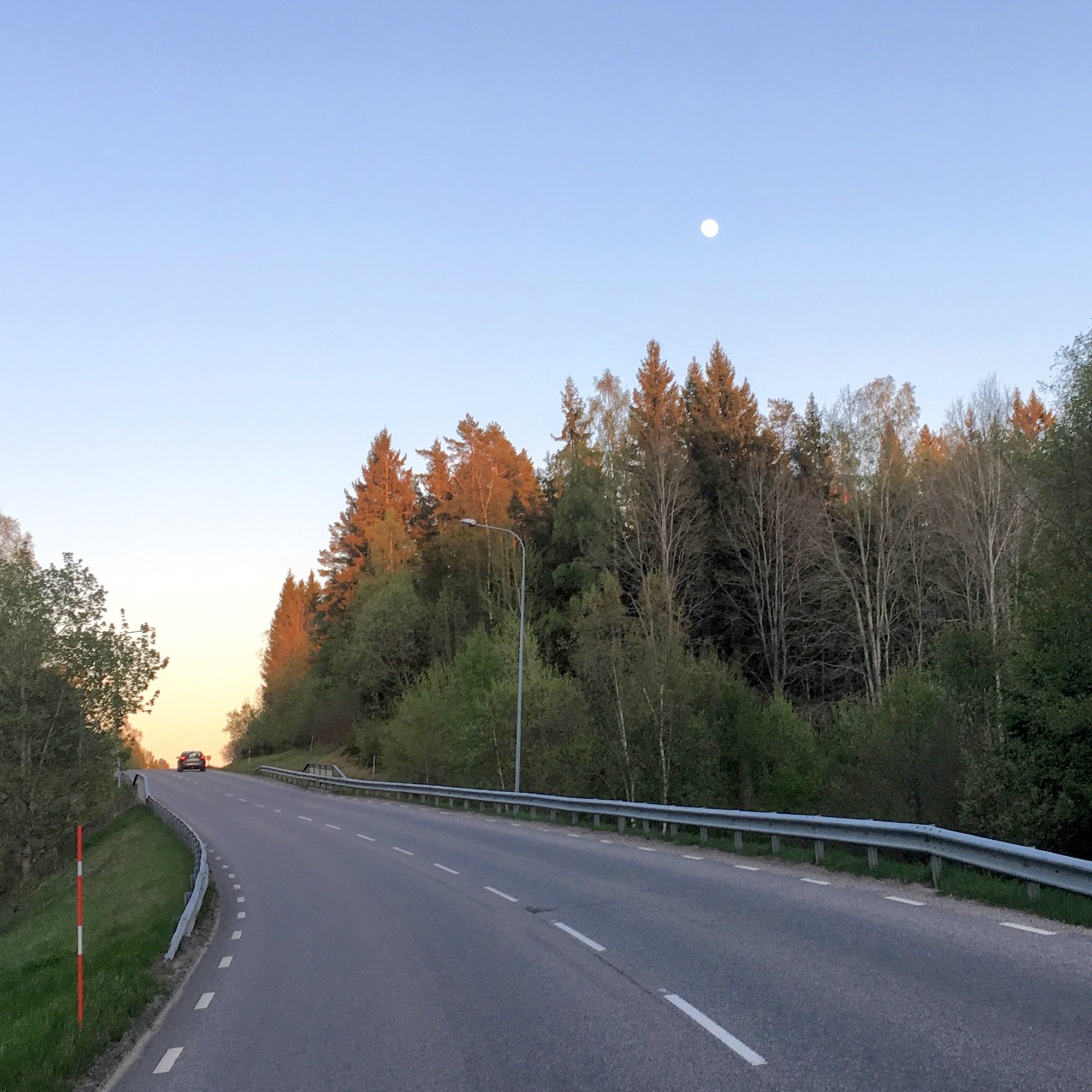 Roadmoon.jpg