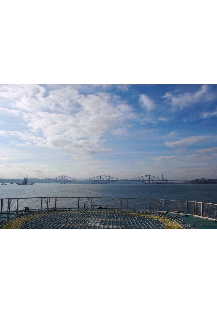 Sailing in to Rosyth 03.jpg
