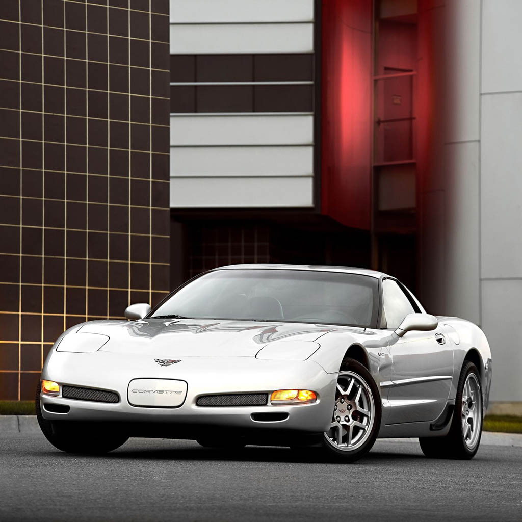 Silver-Chevrolet-Corvette-01.jpg