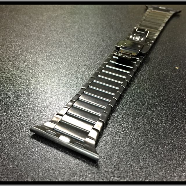 space_grey_link_bracelet_for_the_42mm_apple_watch_1438840967_bea3b086.jpg
