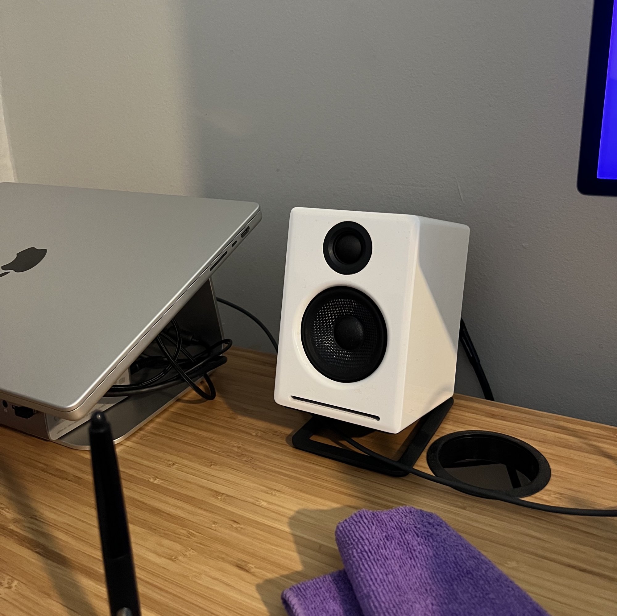 speakers.jpg