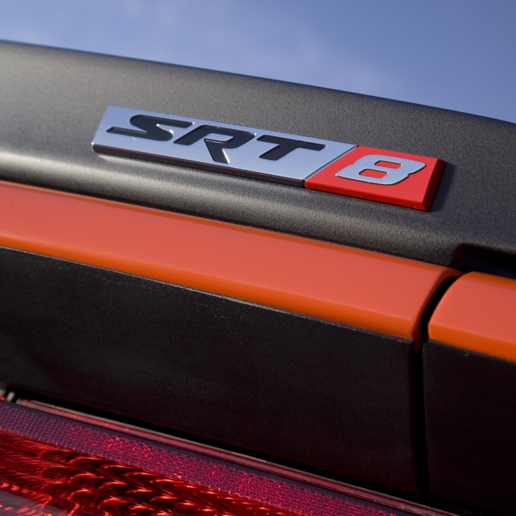 SRT8 badge.jpg