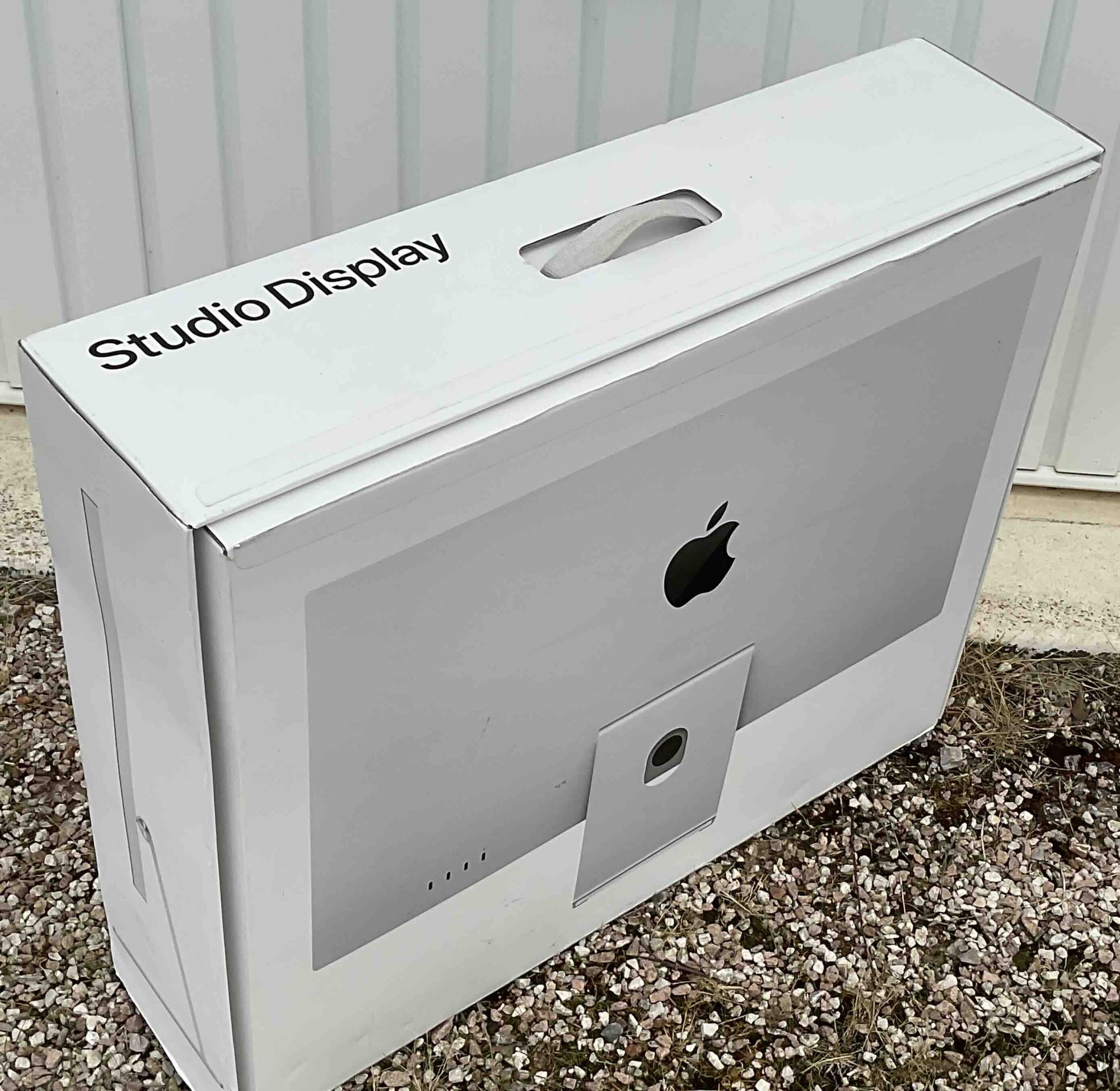 StudioDisplay2.jpg
