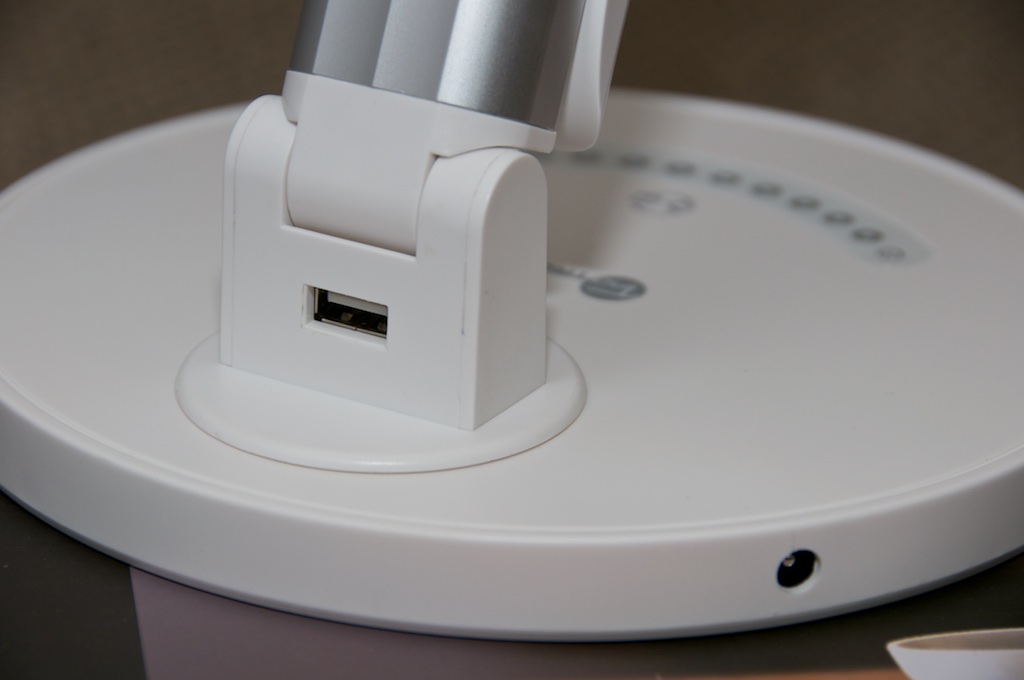 Taotronics E5 LED Lamp 2.jpg