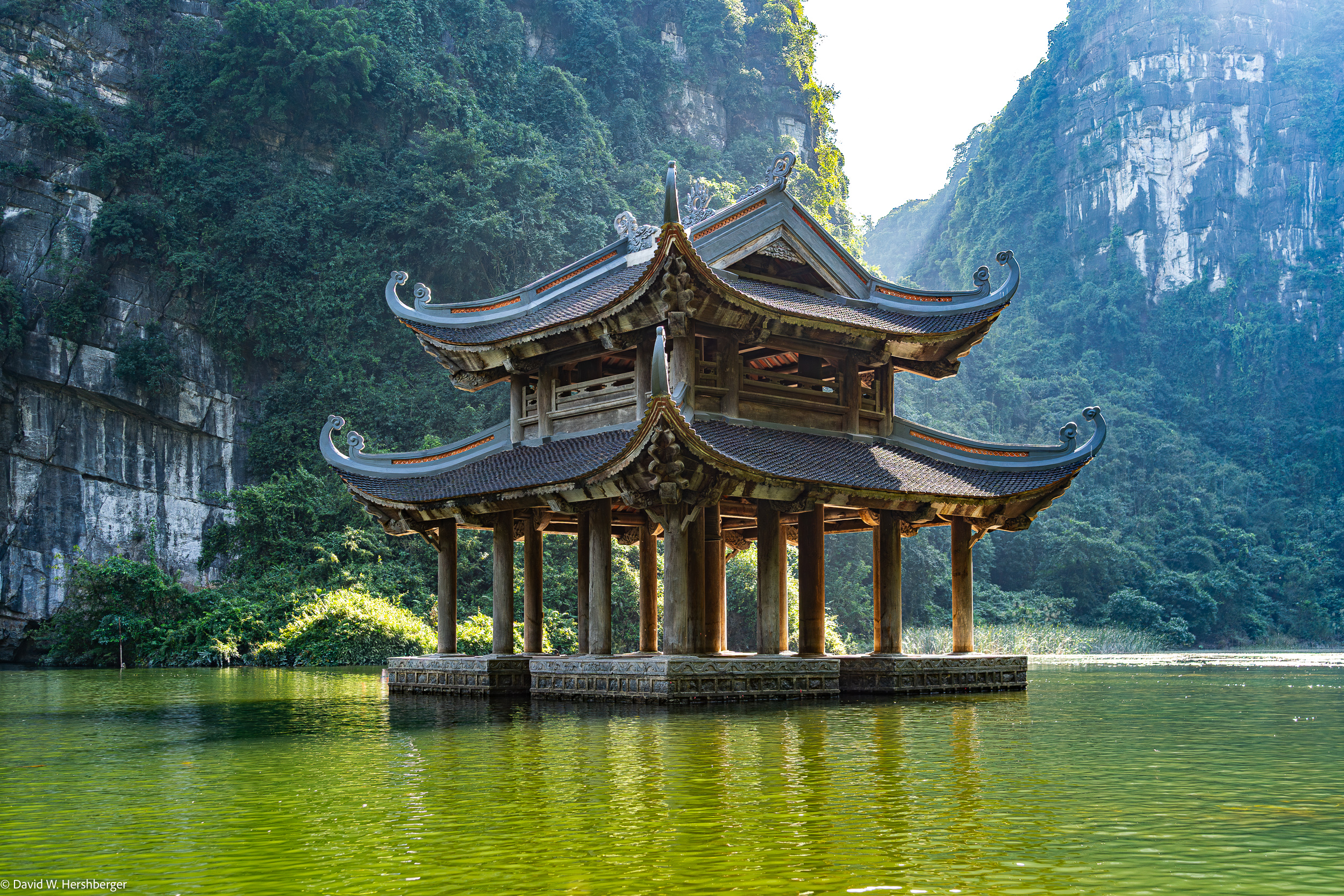 Trình Temple.jpg
