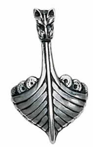 VP11_DragonheadBoat.jpg