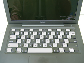 white-keyboard-black-macbook.jpg
