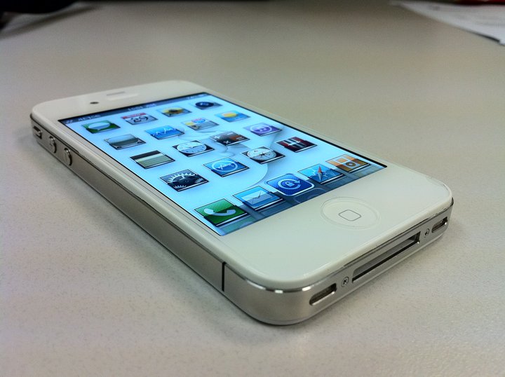 whiteiphone4.jpg