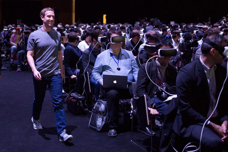 zuckerberg-vr-smiling.jpg