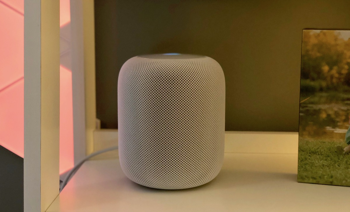 mitchs-homepod-on-shelf.jpg