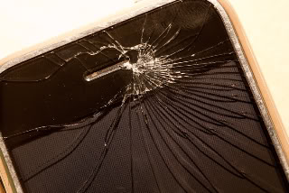 cracked_iphone_010.jpg
