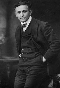 th_46314_Harry_Houdini1_123_516lo.jpg