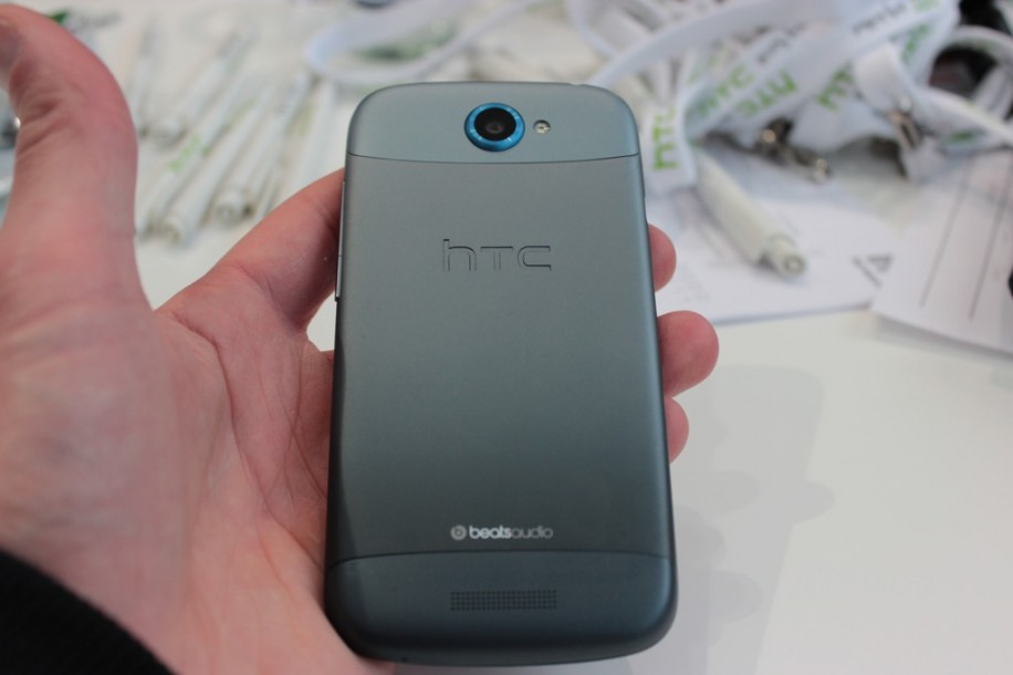 HTc-One-S-back-916x610.jpg
