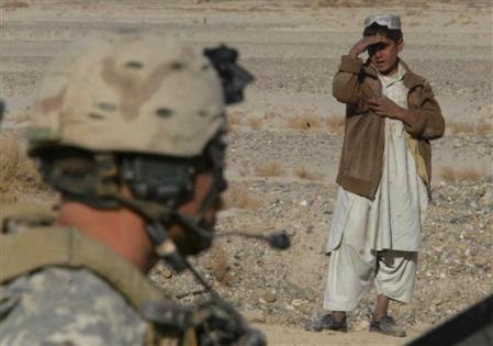 us_special_forces_afghan_boy.jpe